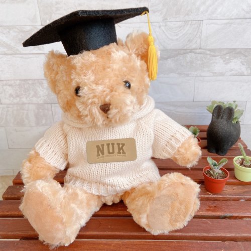 【畢業送禮，回憶滿分】NUK毛衣畢業小熊_皮標款_奶油米